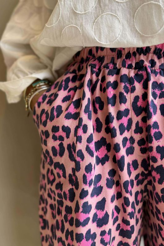 Lagen Zanzibar Seamed Tapered Barrel Pant Candy & Navy